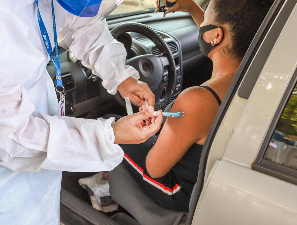 Ipatinga vacina mais de 4 mil pessoas neste sábado 