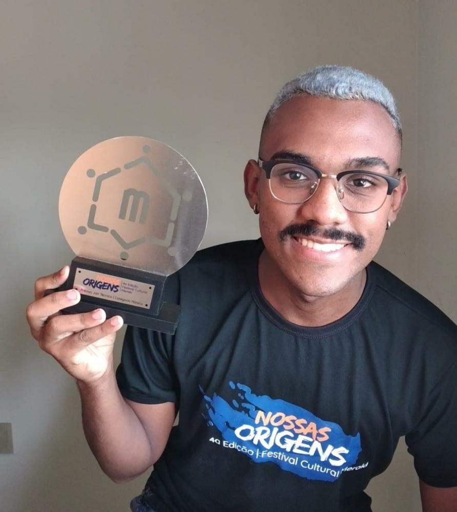 Escola de Música TOM e EMAC abrem inscrições para cursos