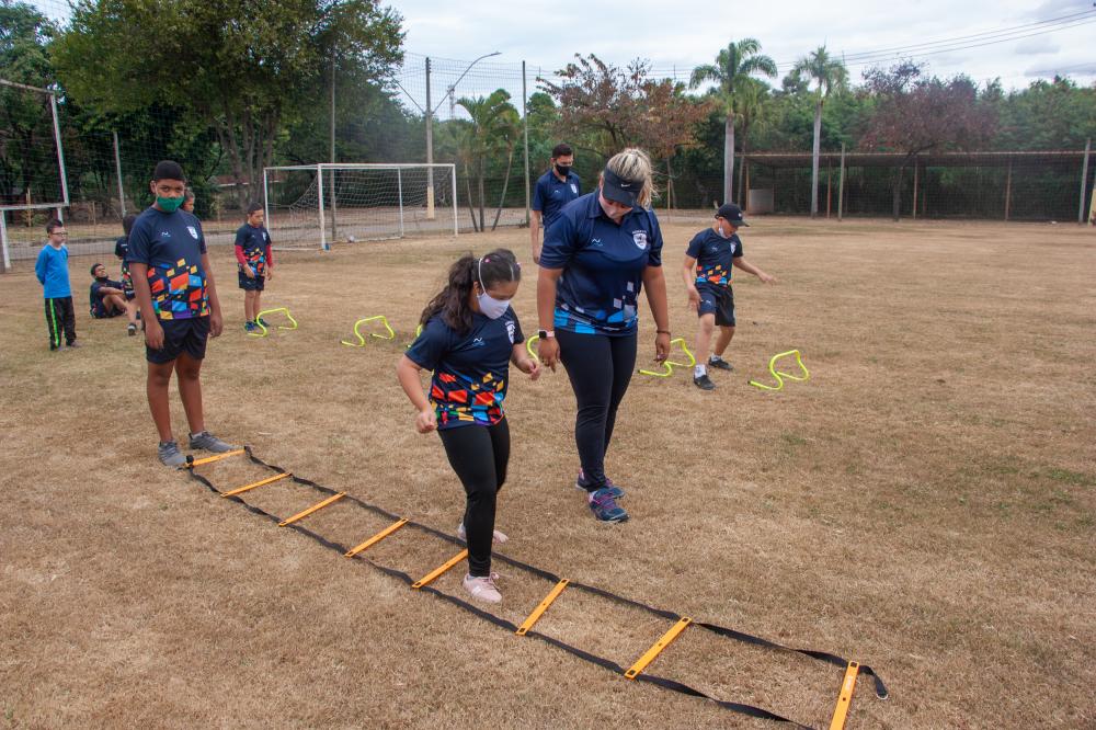 Projeto de bocha paralímpica beneficia crianças com necessidades especiais