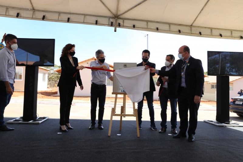 Romeu Zema entrega 48 casas em Paraopeba, na região Central