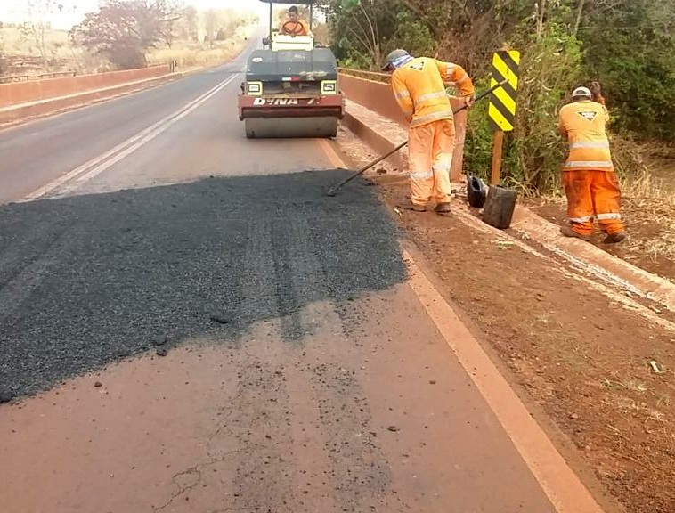 DER-MG faz manutenção em dez pontes na rodovia MG-255, no Triângulo Mineiro