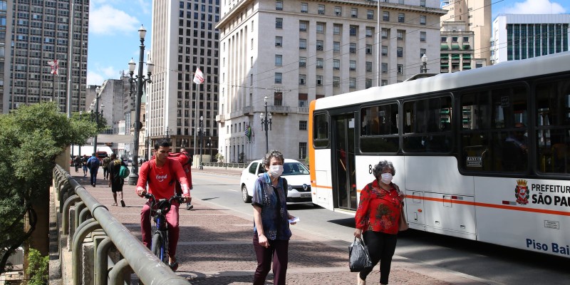 São Paulo libera shows em pé, baladas e eventos com 100% de público
