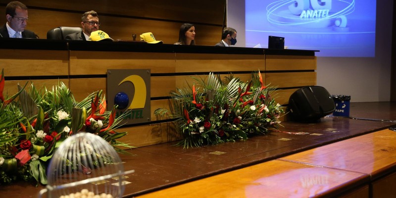 Claro, Vivo e TIM arrematam faixa de 3,5 GHz do leilão do 5G