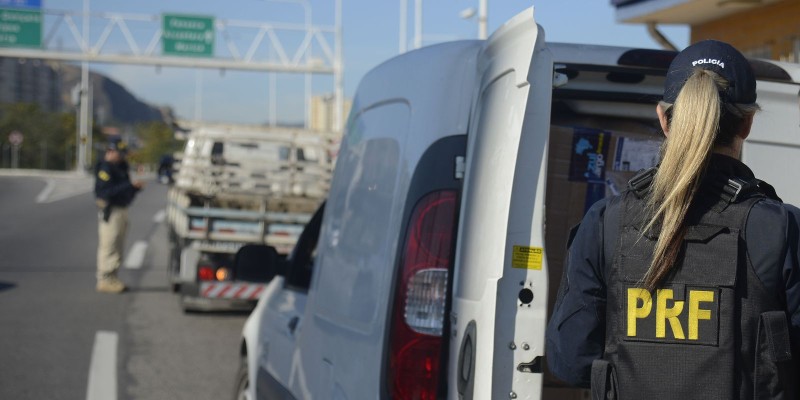 Feriado deixa trânsito lento na Ponte Rio-Niterói
