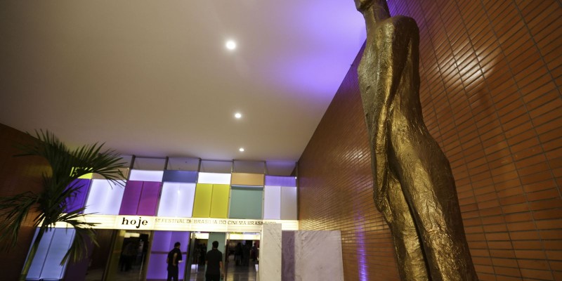 Ícone da cidade, Cine Brasília reabre após quase dois anos fechado