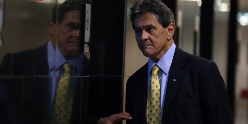 Roberto Jefferson deixa a prisão com tornozeleira eletrônica