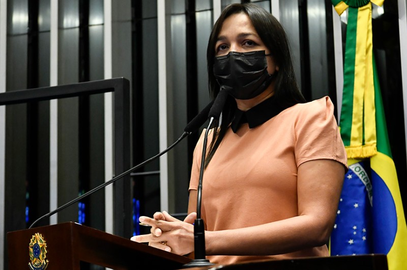 Regulamentação da profissão de doula segue para a Câmara