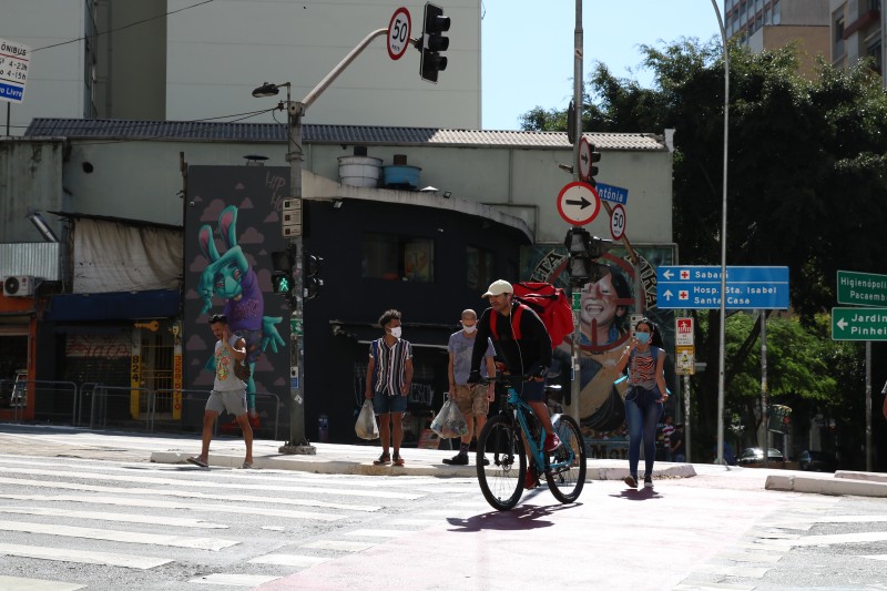 Covid-19: Brasil supera 660 mil mortes por covid-19