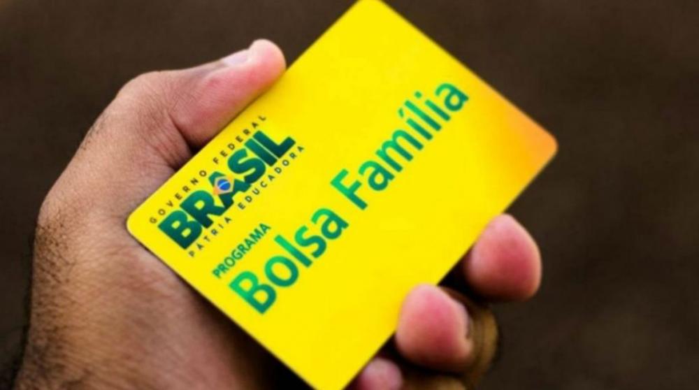 Governo prorroga suspensão de revisões do Bolsa Família