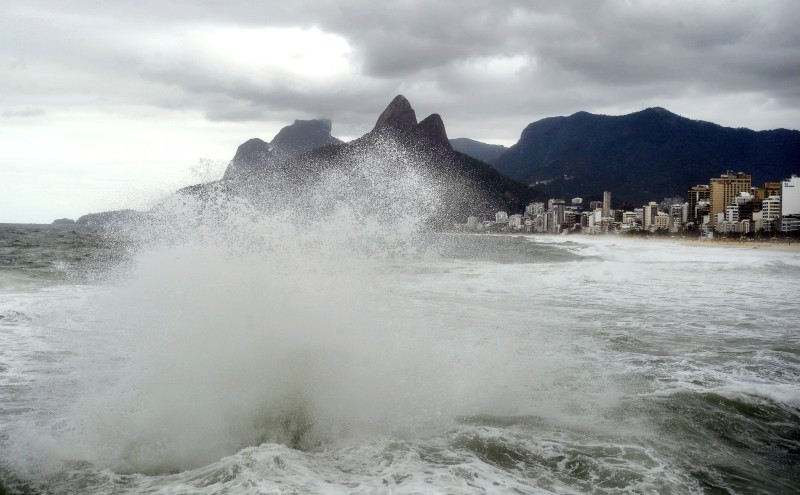 Ondas de até 2,5 metros podem atingir o litoral do Rio até domingo