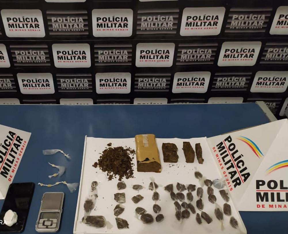 Menor é apreendido por tráfico e dupla é procurada pela PM