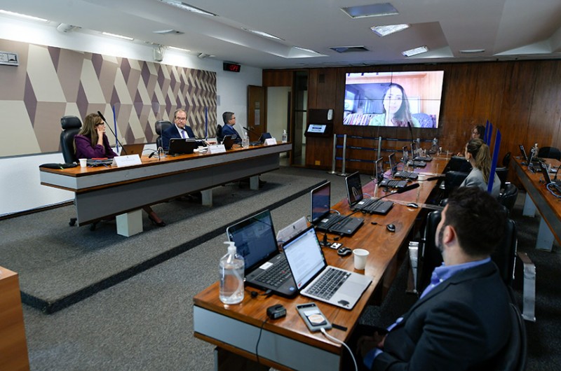 É preciso regular inteligência artificial sem afetar inovação, defendem debatedores