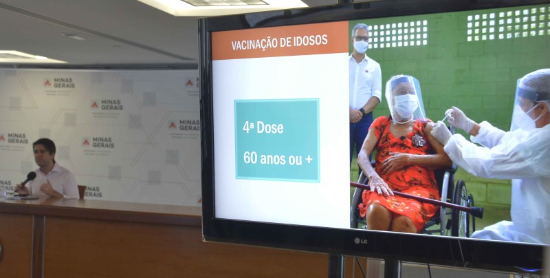 Minas amplia vacinação da quarta dose para idosos acima de 60 anos