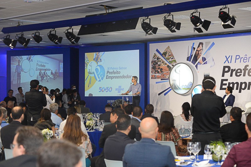 Governador participa da cerimônia da 11ª edição do Prêmio Sebrae Prefeito Empreendedor