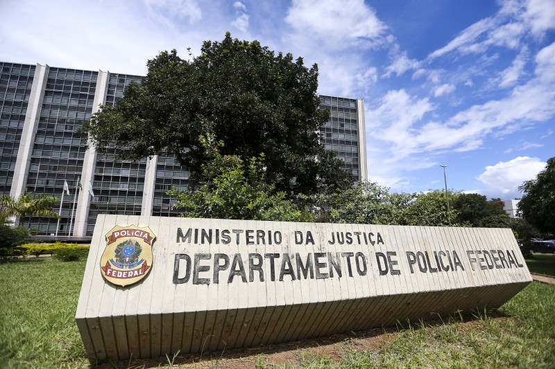 PF prende suspeito de divulgar pornografia infantil no Rio