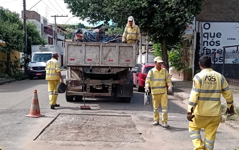 Operação tapa-buracos prossegue em Ipatinga