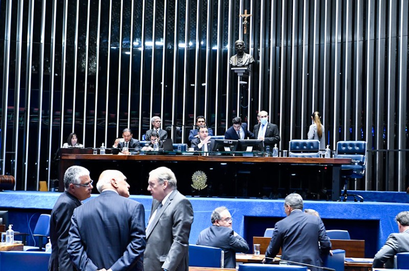 Senado aprovou autoridades, PEC e projetos nesta terça-feira