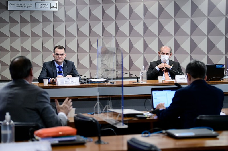 A colegiado, diretor do FNDE detalha situação de 2.581 obras inacabadas