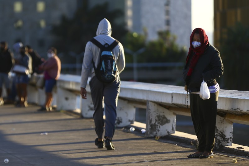 Temperaturas sobem um pouco, mas frio permanece no fim de semana