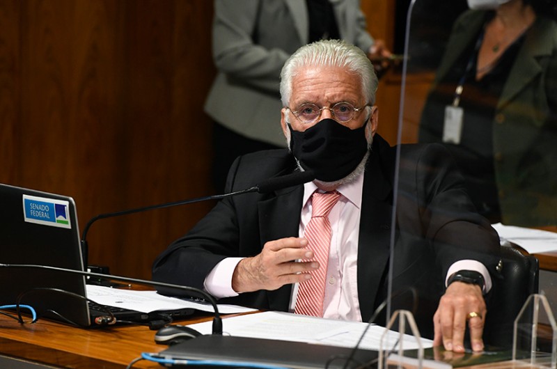 Jaques Wagner comunica que pegou covid