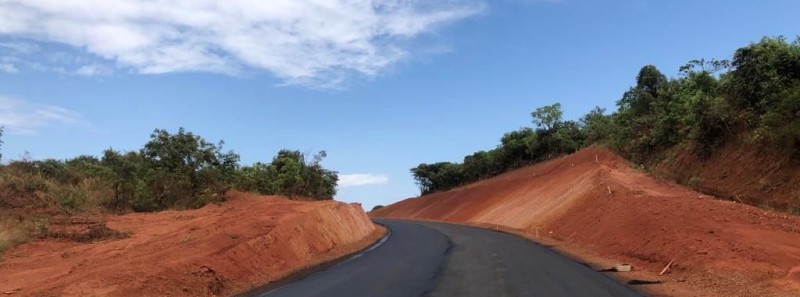 Obras de recuperação e pavimentação da MGC-462 avançam no Triângulo