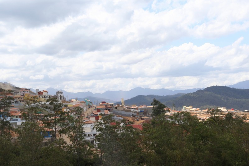 Comunidade em Mariana toma forma, mas se distancia do aspecto rural