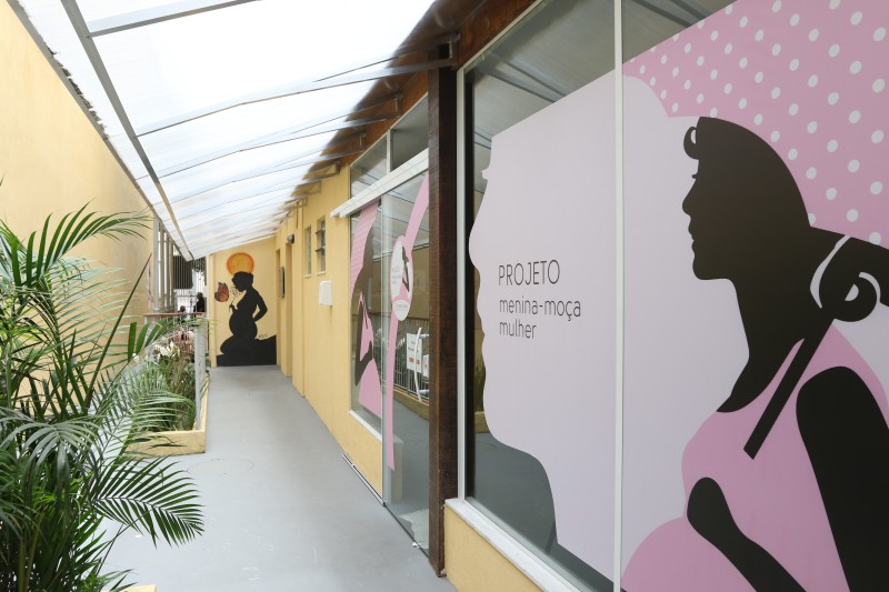 Projeto atende gratuitamente meninas e mulheres em situação de rua