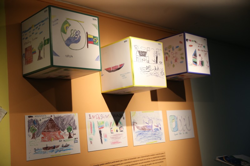 Defensoria faz exposição com desenhos de crianças refugiadas