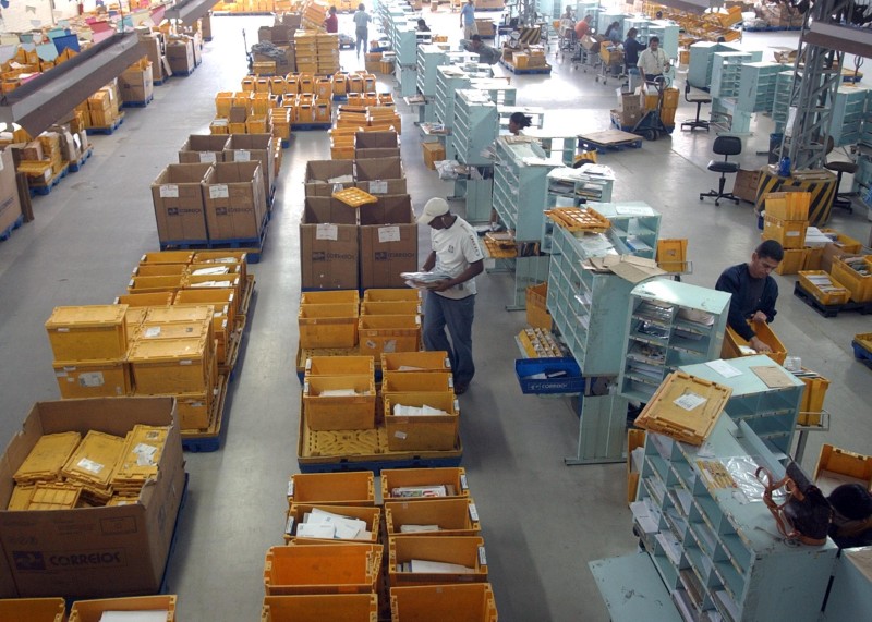 Correios vão leiloar 175 mil bens não entregues aos destinatários