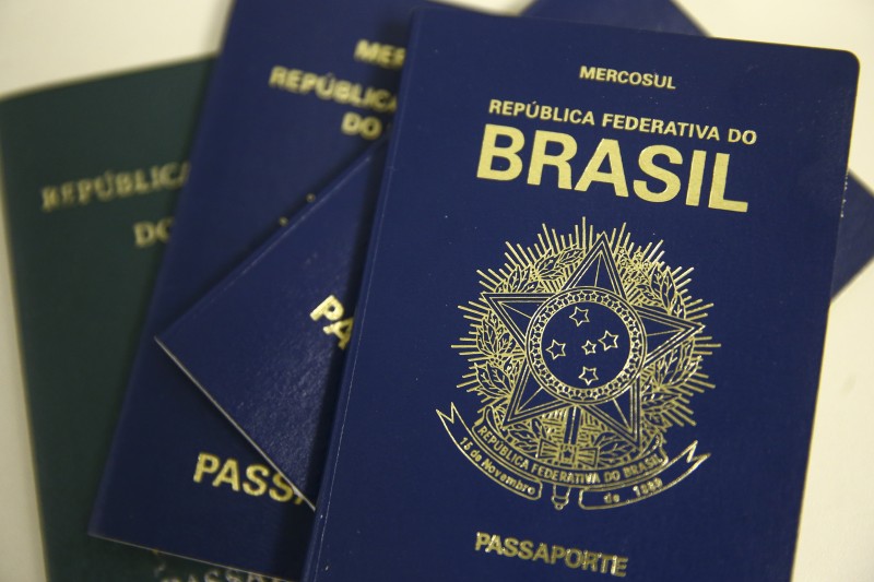 PF vai suspender emissão de novos passaportes por falta de verba