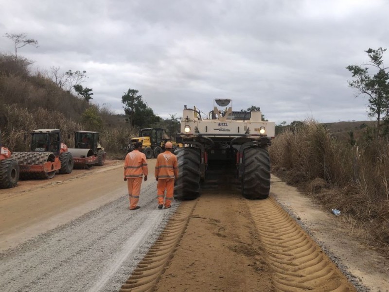 Recuperação funcional das rodovias MG-409 e MG-105 avançam no Vale do Mucuri