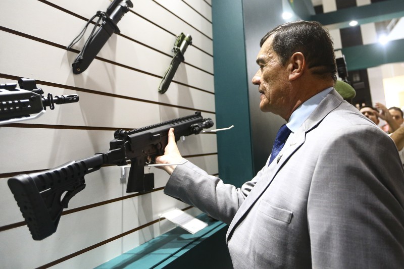 Ministro diz que investimentos em Defesa estimulam desenvolvimento