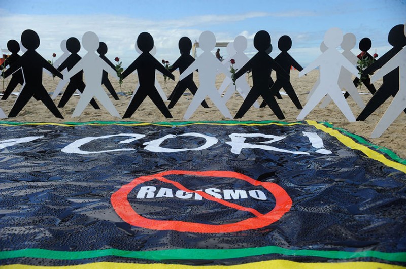 Projeto que aumenta pena para crime de injúria racial segue para sanção