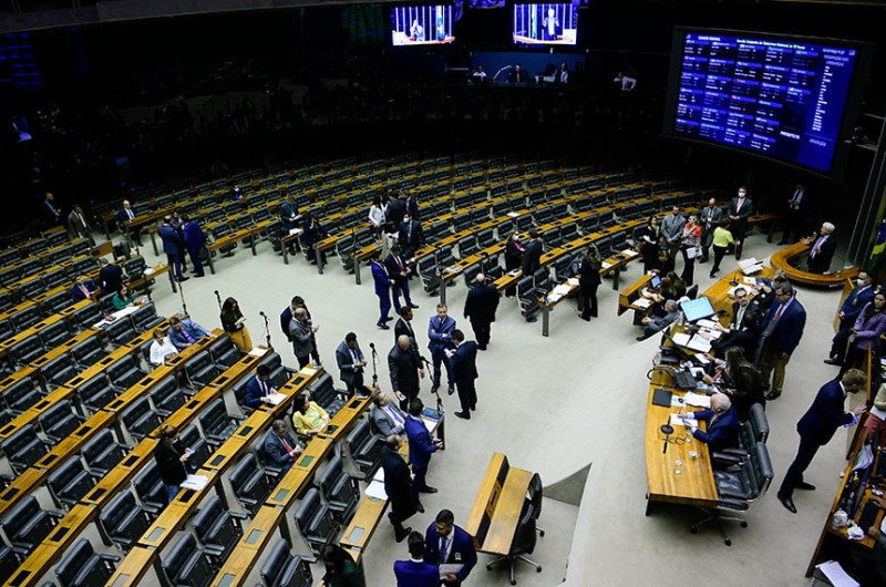 Parlamento derruba vetos presidenciais ao marco da securitização