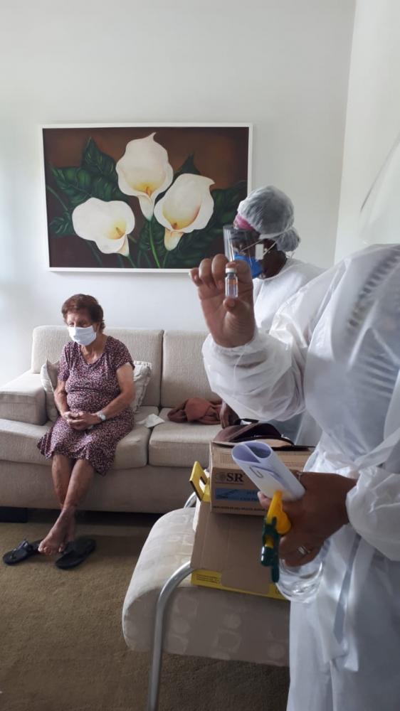 Ipatinga segue imunizando idosos acima de 90 anos e trabalhadores da Saúde