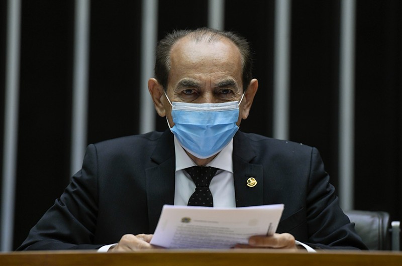 Após debate, votação de projeto sobre emendas de relator é adiada