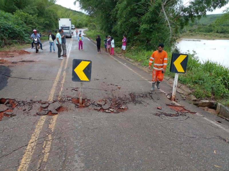DER-MG já inicia recuperação da LMG-614, em trecho interditado pelas chuvas