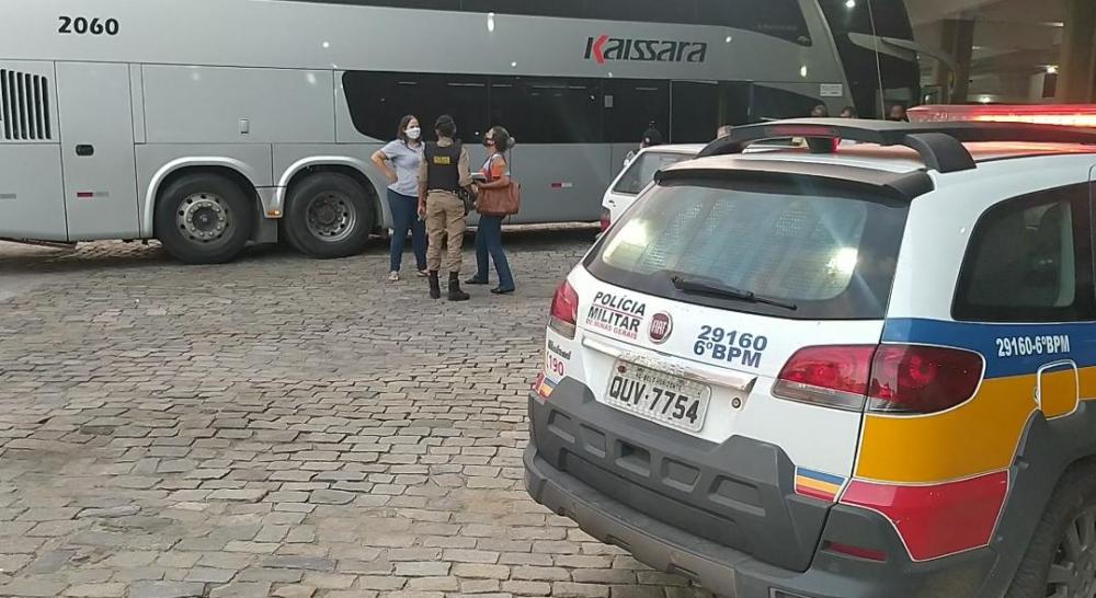 Idoso de 81 anos passa mal durante viagem e morre dentro de ônibus em Governador Valadares 
