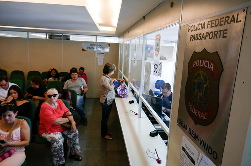 Leis sancionadas abrem créditos para emissão de passaportes, educação, saneamento