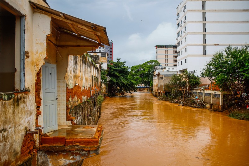 Defesa Civil estadual segue com apoio 24 horas por dia aos municípios mineiros no período chuvoso