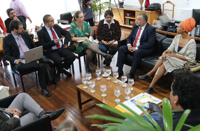 Entidades querem federalizar apuração de agressões contra jornalistas