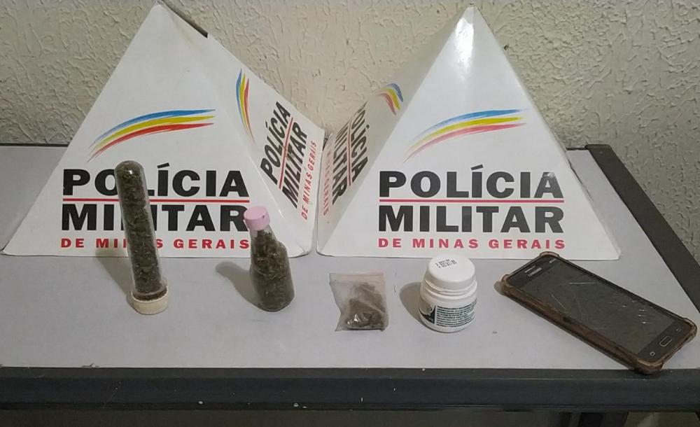 Jovem é preso por tráfico de drogas em Governador Valadares; autor guardava droga dentro de quarto onde filho de dois meses dormia 