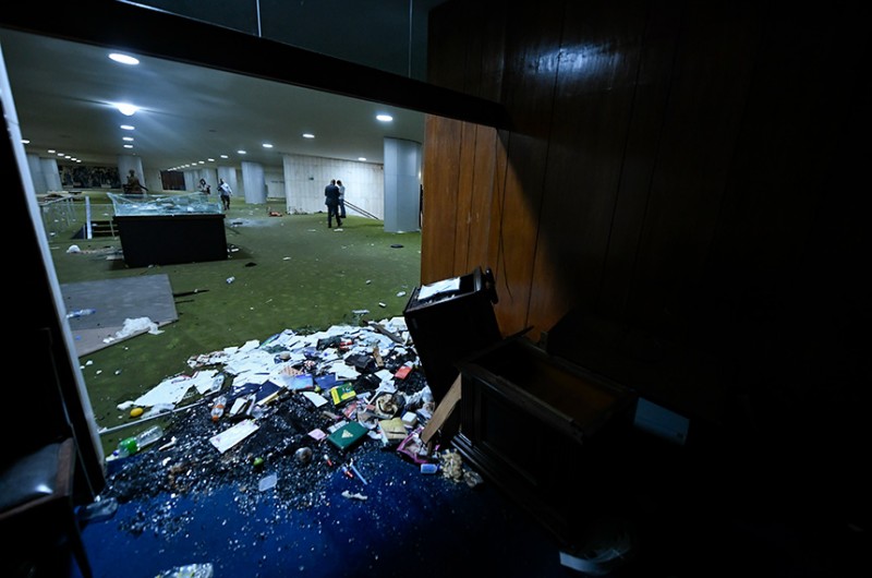 Detidos no Senado são denunciados por crime de golpe de Estado