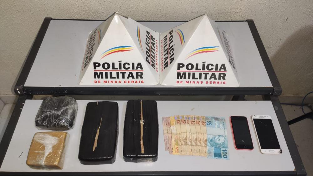 Após denúncias, PM prende jovem transportando mais de 3kg de pasta base de cocaína, em Governador Valadares 