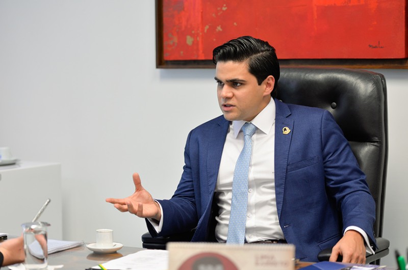 Posse dos senadores tem significado especial para democracia, avalia secretário da Mesa