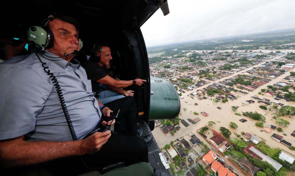 Bolsonaro anuncia recursos para áreas atingidas por enchente no Acre