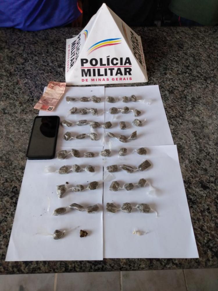 Três pessoas são detidas por tráfico após denúncias em Fabriciano