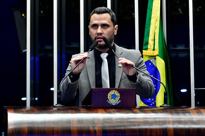 Cleitinho propõe alternativa ao fim do foro privilegiado