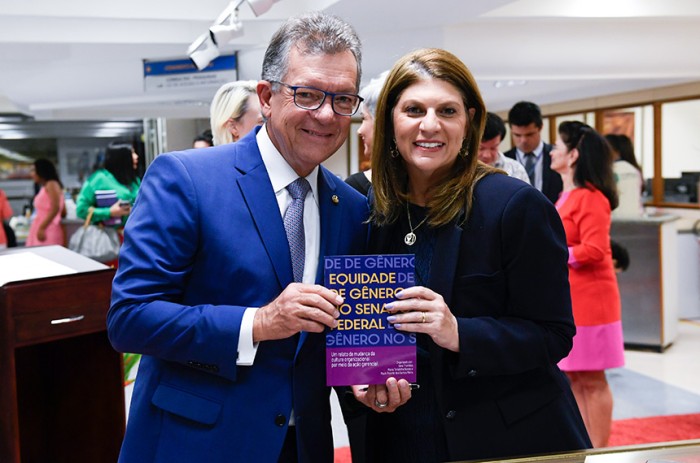 Livro registra ações de equidade de gênero e mudança de cultura no Senado
