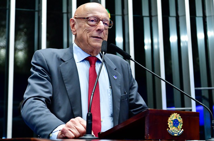 Esperidião Amin busca apoio para recuperar aeroporto de Navegantes